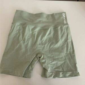 Dfyne Shorts
